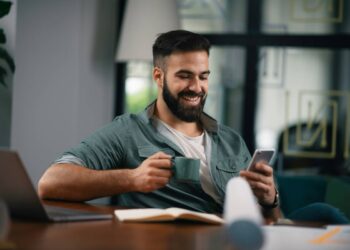 A man is happy to read a girl's text